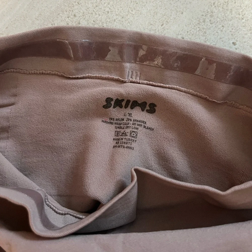 LIKE NEW Skims Taupe Dark Beige Shape wear Size L XL Seamless Sculpt Short - Picture 3 of 3